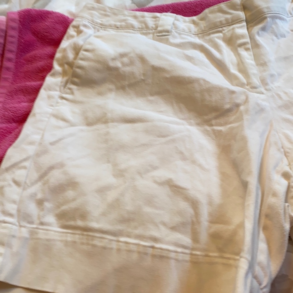 Women’s iZod stretch white shorts